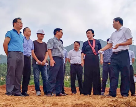 【人文動態(tài)】大余縣縣委書記曹愛珍一行考察安遠縣市民公園建設項目