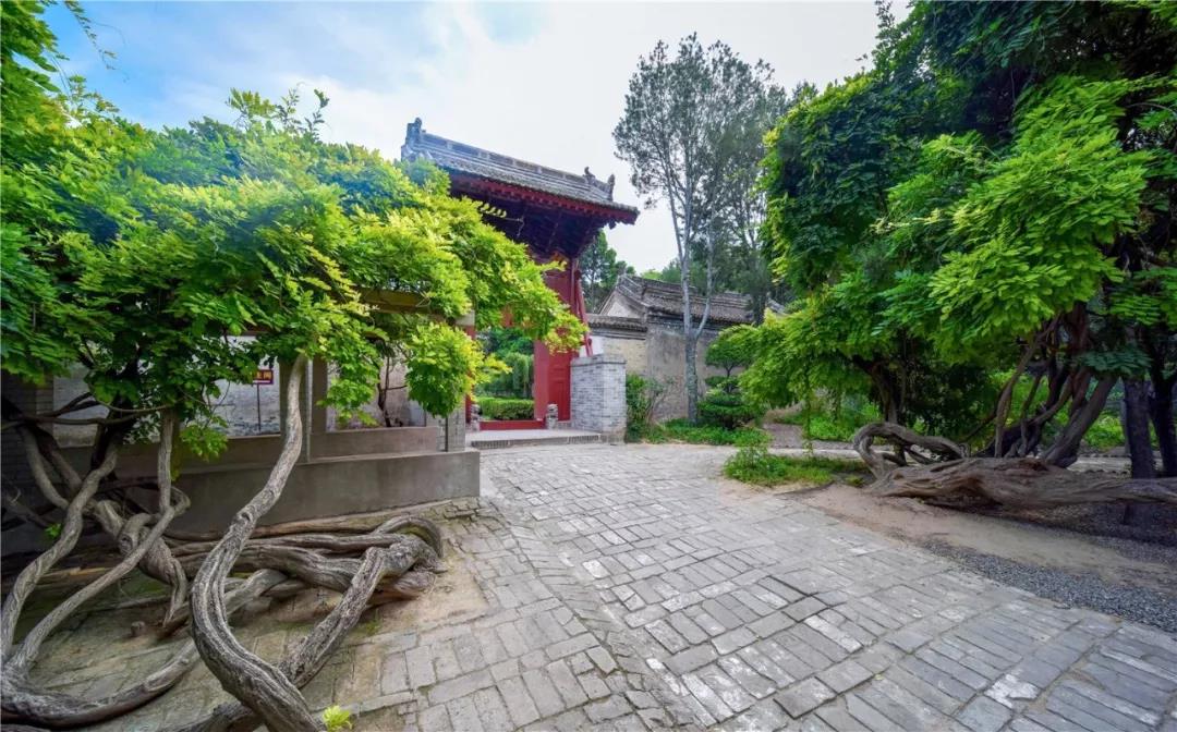 清明寄哀思，紀念園也是一種風(fēng)景