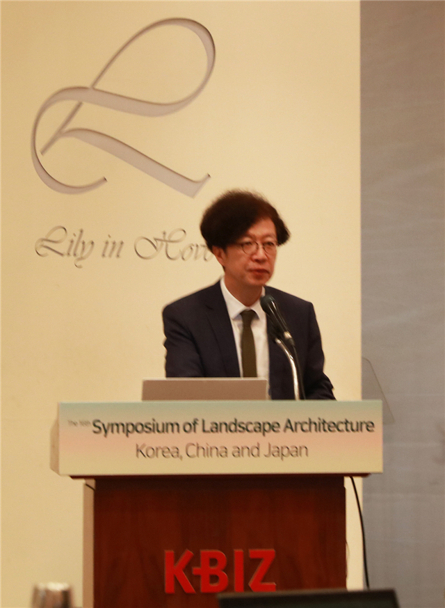 01.本次研討會(huì)主席，Seoul National University教授Kyung Jin Zoh先生.JPG